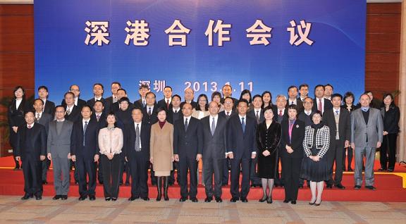 Delegates attending the Hong Kong/Shenzhen Co-operation Meeting in a group photo.