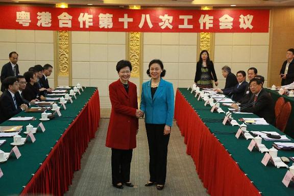The Chief Secretary for Administration, Mrs Carrie Lam, led a delegation to attend the 18th Working Meeting of the Hong Kong/Guangdong Co-operation Joint Conference in Guangzhou this morning (March 15). Photo shows Mrs Lam (left) shaking hands with the Vice-Governor of Guangdong Province, Ms Zhao Yufang.