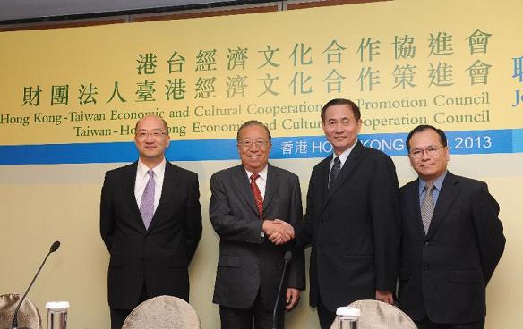 The fourth joint meeting of the Hong Kong-Taiwan Economic and Cultural Co-operation and Promotion Council (ECCPC) and the Taiwan-Hong Kong Economic and Cultural Co-operation Council (THEC) was held in Hong Kong today (September 27). Picture shows the ECCPC Chairperson, Mr Charles Lee (second left); the THEC Chairman, Mr Liu Te-shun (second right); the ECCPC Executive Vice-Chairperson, Mr Raymond Tam (first left); and the THEC Deputy Chairman, Mr Lin Chu-chia (first right), at the joint press conference.