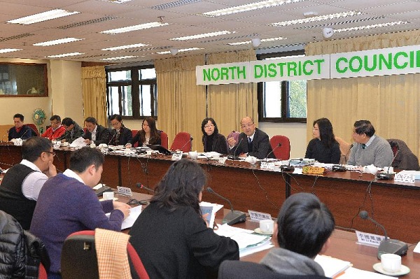 The Secretary for Constitutional and Mainland Affairs, Mr Raymond Tam (third right), attends a meeting with the North District Council this morning (February 13) to brief council members on the "Consultation Document on the Methods for Selecting the Chief Executive in 2017 and for Forming the Legislative Council in 2016" and to listen to their views.