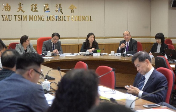 The Secretary for Constitutional and Mainland Affairs, Mr Raymond Tam (back row, second right), attends a meeting with Yau Tsim Mong District Council this afternoon (February 27) to brief council members on the "Consultation Document on the Methods for Selecting the Chief Executive in 2017 and for Forming the Legislative Council in 2016" and to listen to their views.
