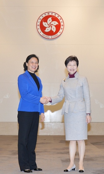 The Chief Secretary for Administration, Mrs Carrie Lam, and the Vice-Governor of Guangdong Province, Ms Zhao Yufang, co-chaired the 19th Working Meeting of the Hong Kong/Guangdong Co-operation Joint Conference at Central Government Offices in Tamar this morning (March 10). Photo shows Mrs Lam (right) shaking hands with Ms Zhao (left).