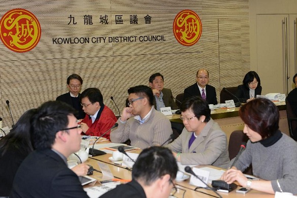 The Secretary for Constitutional and Mainland Affairs, Mr Raymond Tam (back row, second right), attends a meeting with the Kowloon City District Council this afternoon (March 13) to brief council members on the "Consultation Document on the Methods for Selecting the Chief Executive in 2017 and for Forming the Legislative Council in 2016" and to listen to their views.