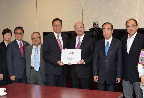 Mr Tam (third right) receives the submissions on constitutional development by the Chinese Manufacturers'' Association of Hong Kong.