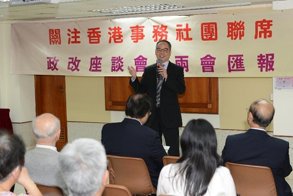 The Under Secretary for Constitutional and Mainland Affairs, Mr Lau Kong-wah, attends a constitutional development seminar organised by a coalition of community organisations this evening (April 22) to exchange views with participants on the "Consultation Document on the Methods for Selecting the Chief Executive in 2017 and for Forming the Legislative Council in 2016".