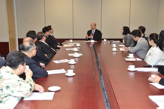 The Secretary for Constitutional and Mainland Affairs, Mr Raymond Tam, met with the Hong Kong Association for the Promotion of Peaceful Reunification of China to exchange views with participants on the "Consultation Document on the Methods for Selecting the Chief Executive in 2017 and for Forming the Legislative Council in 2016" this morning (April 24). Photo shows Mr Tam speaking at the meeting.