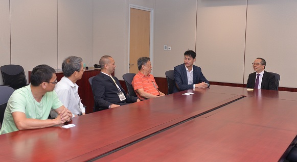 The Under Secretary for Constitutional and Mainland Affairs, Mr Lau Kong-wah (right), meets with members of the Yuen Long Merchants Association to exchange views on the "Consultation Document on the Methods for Selecting the Chief Executive in 2017 and for Forming the Legislative Council in 2016" this morning (May 2).
