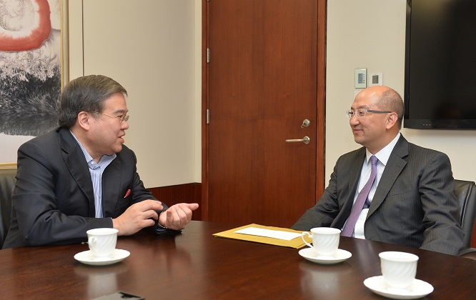 The Secretary for Constitutional and Mainland Affairs, Mr Raymond Tam, meets with the Standing Committee Member of the Chinese People''s Political Consultative Conference, Mr Anthony Wu, to exchange views on the "Consultation Document on the Methods for Selecting the Chief Executive in 2017 and for Forming the Legislative Council in 2016" this afternoon (May 2).