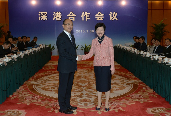 Mrs Lam (right) and Mr Xu (left) shake hands before the meeting.
