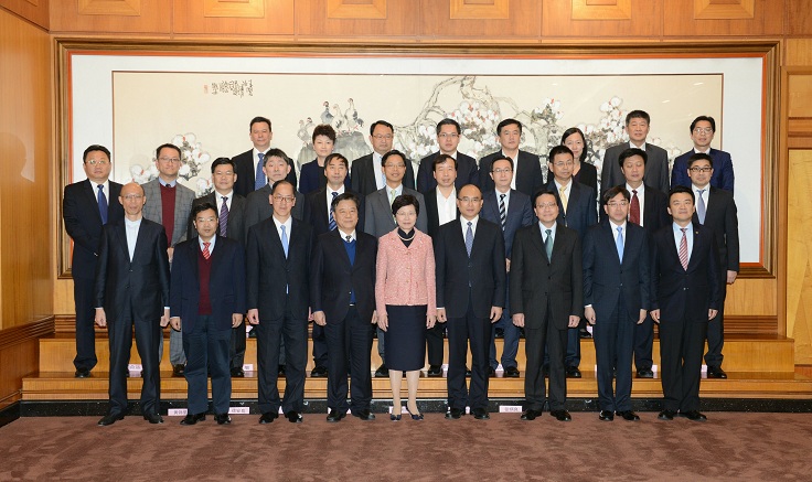Mrs Lam (front row, centre), Mr Xu (front row, fourth right) and other participants in a group photo after the meeting.