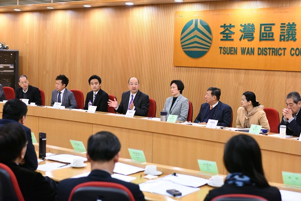 The Secretary for Constitutional and Mainland Affairs, Mr Raymond Tam (fifth right), introduces the "Consultation Document on the Method for Selecting the Chief Executive by Universal Suffrage" at the Tsuen Wan District Council meeting today (February 17) and listens to the views of the Councillors.
