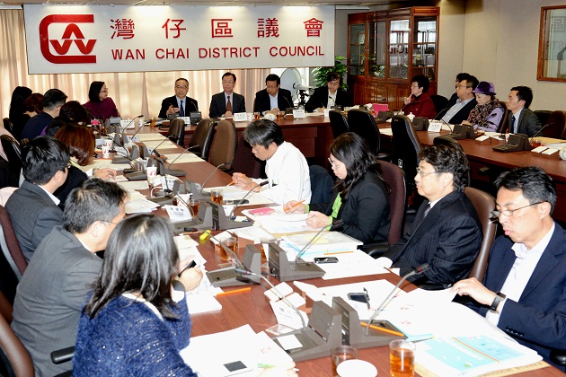 The Acting Secretary for Constitutional and Mainland Affairs, Mr Lau Kong-wah, attends a meeting of the Wan Chai District Council this afternoon (March 3) to brief council members on the "Consultation Document on the Method for Selecting the Chief Executive by Universal Suffrage" and to listen to their views.