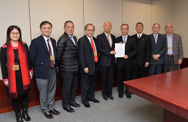 The Acting Secretary for Constitutional and Mainland Affairs, Mr Lau Kong-wah (fourth right), meets with representatives of the United Zhejiang Residents Associations (HK) Ltd this afternoon (March 5) regarding the "Consultation Document on the Method for Selecting the Chief Executive by Universal Suffrage" and receives their submission on constitutional development.