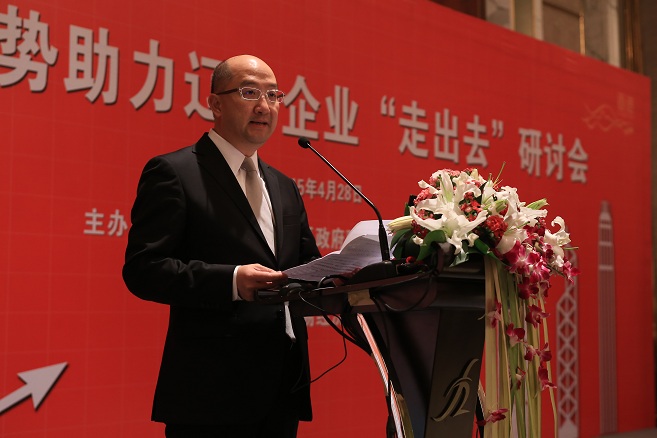 Speaking at a seminar on assisting Liaoning enterprises to "go global" in Dalian today (April 28), the Secretary for Constitutional and Mainland Affairs, Mr Raymond Tam, said that Hong Kong and Liaoning would enjoy mutual benefits by complementing each other''s strengths. He added that Hong Kong is an ideal and effective platform for Mainland enterprises to explore the international market.