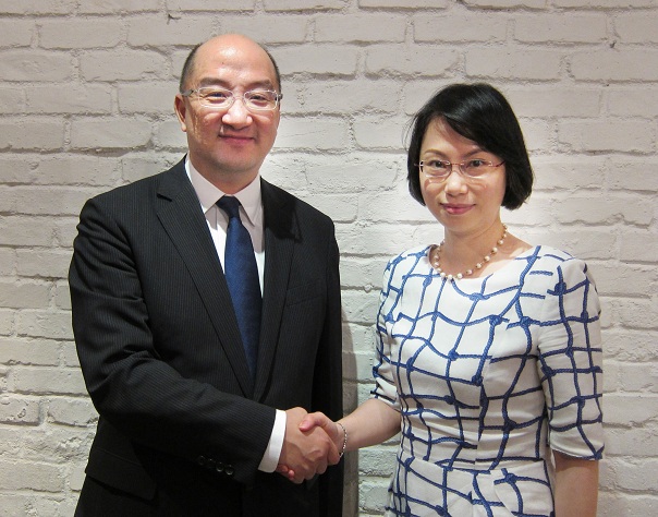 The Secretary for Constitutional and Mainland Affairs, Mr Raymond Tam, today (July 2) meets with the Chief-of-Office of the Chief Executive''s Office of the Macau Special Administrative Region, Ms O Lam, in Macau to exchange views on issues relating to Hong Kong-Macau co-operation. Photo shows Mr Tam (left) shaking hands with Ms O.