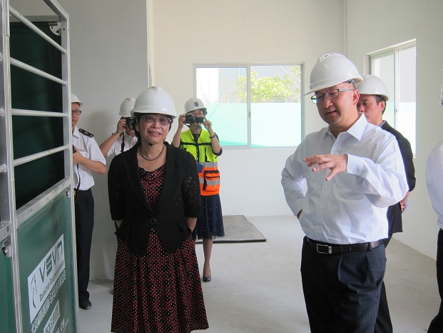 Mr Tam (right), accompanied by the Deputy Director General of the Hong Kong and Macao Affairs Office of the People''s Government of Guangdong Province, Ms Ye Weiyuan (left), visits the temporary stables of the Hong Kong Jockey Club Conghua Training Centre.