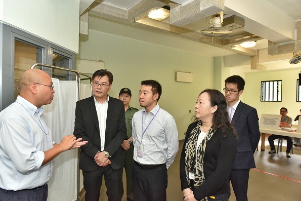 The Under Secretary for Constitutional and Mainland Affairs, Mr Ronald Chan (third left), visits the dedicated polling station at Tai Lam Correctional Institution this morning (November 22). This polling station is one of the 21 dedicated polling stations set up in penal institutions for electors who are in custody of the Correctional Services Department to vote in the District Council Ordinary Election held today.