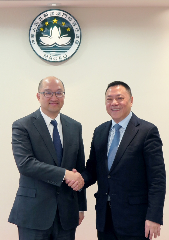 The Secretary for Constitutional and Mainland Affairs, Mr Raymond Tam, met with the Secretary for Economy and Finance of the Macau Special Administrative Region (SAR) Government, Mr Lionel Leong, in Macau this morning (February 18), to discuss matters relating to co-operation and future developments of the two places. Picture shows Mr Tam (left) shaking hands with Mr Leong (right).