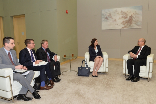 The Secretary for Constitutional and Mainland Affairs, Mr Raymond Tam (first right), met with the Premier of Queensland, Australia, Ms Annastacia Palaszczuk (second right), today (April 6) to exchange views on issues of common concern. Mr Tam said Hong Kong's dual advantages in "one country" and "two systems", its international outlook and its institutional strengths make it an ideal choice for Australian companies to establish their businesses. He added that they could also use Hong Kong as a platform to expand their business network in the Mainland and the rest of the world.