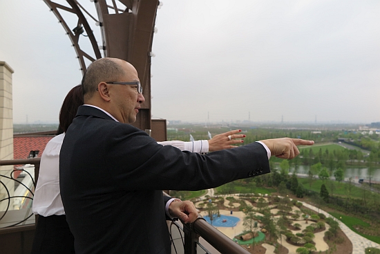 The Secretary for Constitutional and Mainland Affairs, Mr Raymond Tam, visited Shanghai Disney Resort this morning (April 20). Photo shows Mr Tam listening to a briefing on the development of the resort.