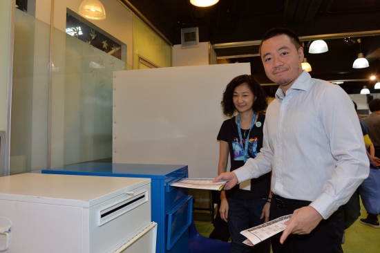 The Under Secretary for Constitutional and Mainland Affairs, Mr Ronald Chan, casts his vote (geographical constituency) in the 2016 Legislative Council General Election at the polling station at HKYWCA Western District Integrated Social Service Centre this morning (September 4).
