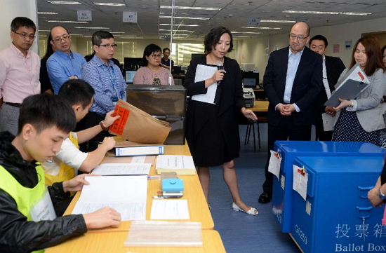 The Secretary for Constitutional and Mainland Affairs, Mr Raymond Tam, visited the Registration and Electoral Office (REO) today (October 4) to update himself on the arrangements for the 2016 Election Committee Subsector Elections. Photo shows Mr Tam (second right) being briefed by REO staff on the vote-counting workflow.