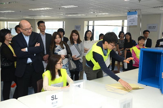 The Secretary for Constitutional and Mainland Affairs, Mr Raymond Tam (second left); the Permanent Secretary for Constitutional and Mainland Affairs, Ms Chang King-yiu (first left) and and the Deputy Secretary for Constitutional and Mainland Affairs, Miss Rosanna Law (fourth left), are briefed by Registration and Electoral Office (REO) staff on the vote-counting arrangements for the 2016 Election Committee Subsector Elections during a visit to the REO today (October 4).