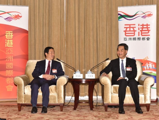 The Chief Executive, Mr C Y Leung, had bilateral meetings with leaders of provincial governments while attending the 2016 Pan-Pearl River Delta Regional Co-operation Chief Executive Joint Conference in Nanchang, Jiangxi Province, today (October 14). Photo shows Mr Leung (right) meeting the Acting Governor of Hunan Province, Mr Xu Dazhe, to exchange views on issues of mutual concern.