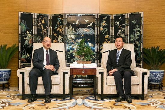 The Secretary for Constitutional and Mainland Affairs, Mr Raymond Tam (left), meets with the Vice Governor of the Shaanxi Provincial Government, Mr Wei Zengjun, in Xi'an today (April 26).