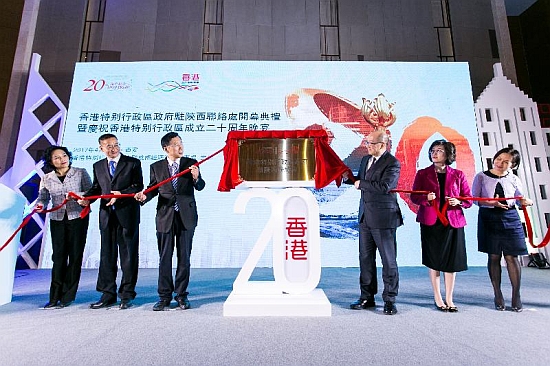 The Secretary for Constitutional and Mainland Affairs, Mr Raymond Tam (third right), and the Vice Governor of the Shaanxi Provincial Government, Mr Wei Zengjun (third left), officiate at the opening ceremony of the Shaanxi Liaison Unit (SNLU) under the Chengdu Economic and Trade Office (CDETO) of the Hong Kong Special Administrative Region Government in Xi'an today (April 26). Also attending the ceremony are the Director of the CDETO, Miss Pamela Lam (second right); the Director of the SNLU, Miss Vanessa Tang (first right); the Deputy Secretary-General of Shaanxi Provincial Government, Mr Zhang Xiaoning (second left) and the Director-General of the Hong Kong and Macao Affairs Office, Shaanxi Provincial Government, Ms Yao Hongjuan (first left).