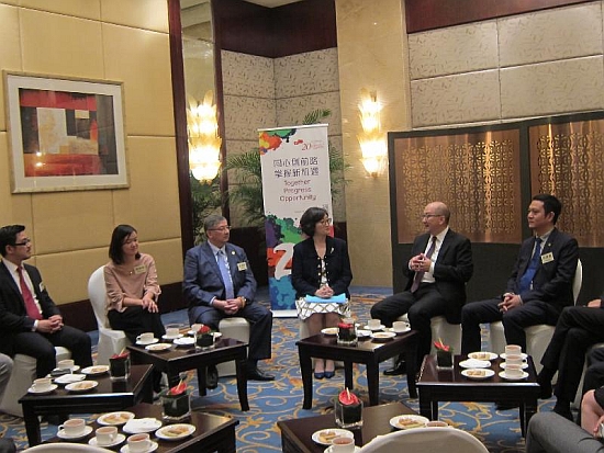 The Secretary for Constitutional and Mainland Affairs, Mr Raymond Tam, today (June 11) visited Chengdu, Sichuan Province. Picture shows Mr Tam (second right) meeting with Hong Kong people doing business and working in Chengdu.