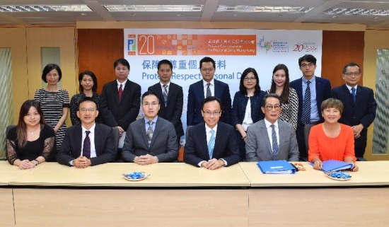 The Secretary for Constitutional and Mainland Affairs, Mr Patrick Nip, visits the Office of the Privacy Commissioner for Personal Data (PCPD) today (September 5). Picture shows Mr Nip (front row, third right) in a group photo with the Privacy Commissioner for Personal Data, Mr Stephen Wong (front row, second right) and division heads of the PCPD. Also attending are the Permanent Secretary for Constitutional and Mainland Affairs, Mr Roy Tang (front row, third left), and the Under Secretary for Constitutional and Mainland Affairs, Mr Andy Chan (front row, second left).