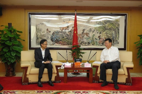 The Secretary for Constitutional and Mainland Affairs, Mr Patrick Nip (left), meets with the Mayor of Zhongshan, Mr Jiao Lansheng, in Zhongshan today (September 8) to explore collaboration opportunities in the Guangdong-Hong Kong-Macao Bay Area development.