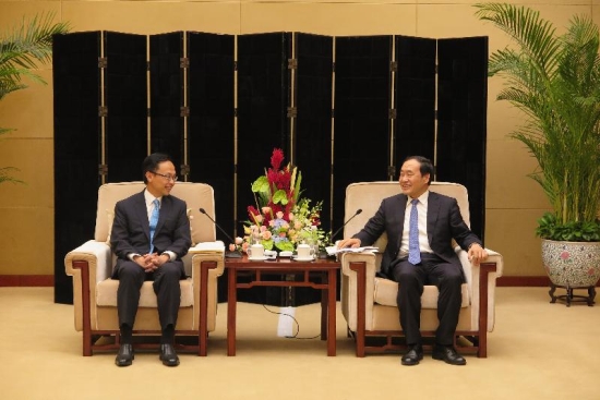 The Secretary for Constitutional and Mainland Affairs, Mr Patrick Nip (left), meets with the Vice Mayor of the Tianjin Municipality, Mr Zhao Haishan, in Tianjin today (September 14) to exchange views on fostering co-operation between Tianjin and Hong Kong.