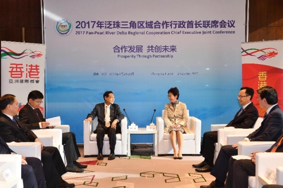The Chief Executive, Mrs Carrie Lam, is in Changsha, Hunan Province, to attend the 2017 Pan-Pearl River Delta Regional Cooperation Chief Executive Joint Conference today (September 25). Photo shows Mrs Lam (third right) and the Chairman of the Guangxi Zhuang Autonomous Region, Mr Chen Wu (third left), at a bilateral meeting. With her are the Secretary for Commerce and Economic Development, Mr Edward Yau (first right), and the Secretary for Constitutional and Mainland Affairs, Mr Patrick Nip (second right).