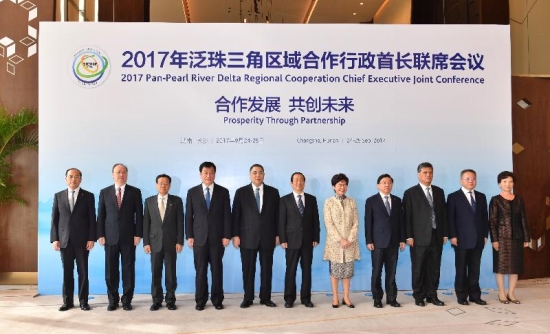 The Chief Executive, Mrs Carrie Lam (fifth right), joins a group photo with the chief executives of the Pan-Pearl River Delta provinces and regions at the 2017 Pan-Pearl River Delta Regional Cooperation Chief Executive Joint Conference in Changsha, Hunan Province, today (September 25).