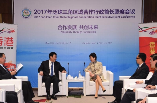 The Chief Executive, Mrs Carrie Lam (third right) and the Governor of Jiangxi Province, Mr Liu Qi (second left), at a bilateral meeting while attending the 2017 Pan-Pearl River Delta Regional Co-operation Chief Executive Joint Conference in Changsha, Hunan Province, today (September 25). With her are the Secretary for Commerce and Economic Development, Mr Edward Yau (first right), and the Secretary for Constitutional and  Mainland Affairs, Mr Patrick Nip (second right).
