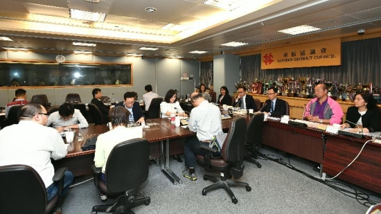 The Secretary for Constitutional and Mainland Affairs, Mr Patrick Nip (third right), accompanied by the District Officer (Eastern), Ms Anne Teng (first right), meets with the Vice Chairman of the Eastern District Council (DC), Mr Chiu Chi-keung (second right), and members of the DC today (November 17) to exchange views on district matters.