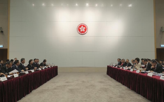 The Chief Executive, Mrs Carrie Lam, led the Hong Kong Special Administrative Region Government delegation to attend the 20th Plenary of the Hong Kong/Guangdong Co-operation Joint Conference in the Central Government Offices today (November 18). Photo shows Mrs Lam (third right) and the Governor of Guangdong Province, Mr Ma Xingrui (third left), co-chairing the Plenary. Also joining the meeting were the Chief Secretary for Administration, Mr Matthew Cheung Kin-chung (fourth right), and other officials from both sides.