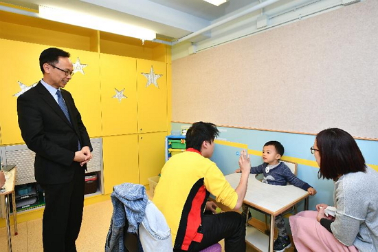 The Secretary for Constitutional and Mainland Affairs, Mr Patrick Nip, toured Heep Hong Society Jockey Club STAR Resource Centre today (December 11). Picture shows Mr Nip (first left) being briefed on the language therapy provided for children in need.