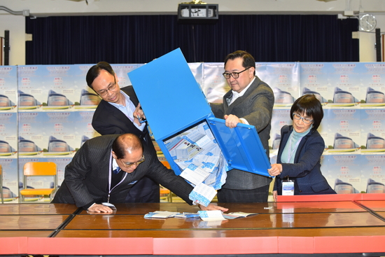 The Chairman of the Electoral Affairs Commission (EAC), Mr Justice Barnabas Fung Wah (second right), empties a ballot box at the counting station at Jockey Club Government Secondary School for the 2018 Legislative Council By-election last night (March 11). Also present are the Secretary for Constitutional and Mainland Affairs, Mr Patrick Nip (second left), EAC members Mr Arthur Luk, SC (first left) and Professor Fanny Cheung (first right).