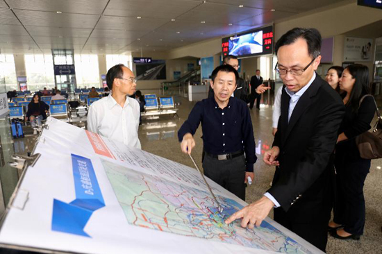 The Secretary for Constitutional and Mainland Affairs, Mr Patrick Nip, visited Nansha Qingsheng high-speed rail station today (March 19). Photo shows Mr Nip (right) being briefed on the transportation network and development of the Nansha transport interchange.