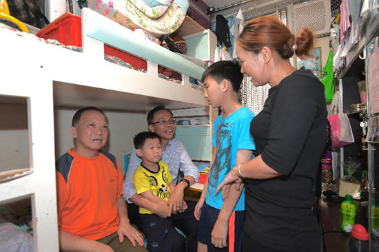 The Secretary for Constitutional and Mainland Affairs, Mr Patrick Nip, visited a family in Ching Ho Estate in Sheung Shui this afternoon (June 22). Picture shows Mr Nip (third left) chatting with the family members to learn about their daily life.
