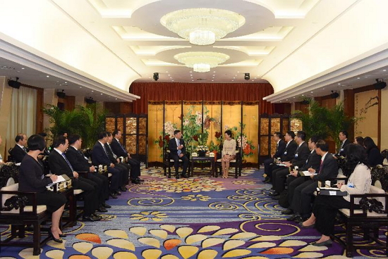 The Chief Executive, Mrs Carrie Lam (seventh right), met with the Governor of Fujian Province, Mr Tang Dengjie (seventh left), in Guangzhou today (September 5). The Acting Secretary for Constitutional and Mainland Affairs, Mr Andy Chan (sixth right); the Director of the Chief Executive's Office, Mr Chan Kwok-ki (fifth right); the Under Secretary for Commerce and Economic Development, Dr Bernard Chan (fourth right); and the Director of the Hong Kong Economic and Trade Office in Guangdong of the Government of the Hong Kong Special Administrative Region, Mr Albert Tang (second right), also attended the meeting.