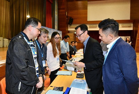 The Secretary for Constitutional and Mainland Affairs, Mr Patrick Nip, visited a polling station for the 2018 Legislative Council Kowloon West geographical constituency by-election at SKH St. Mary's Church Mok Hing Yiu College in Sham Shui Po this morning (November 25). Picture shows Mr Nip (second right) being briefed by the polling staff.