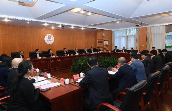 The Chief Secretary for Administration, Mr Matthew Cheung Kin-chung, today (November 28) led a delegation of Hong Kong Special Administrative Region Government officials to visit Wuyi University in Wuyishan. Photo shows Mr Cheung (fifth left) and the delegation meeting with senior officials of Fujian Province and senior management of Wuyi University.