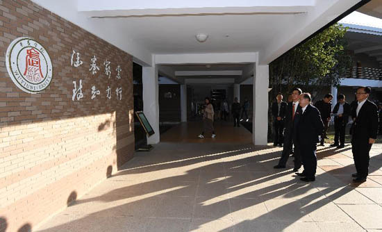 The Chief Secretary for Administration, Mr Matthew Cheung Kin-chung (fourth right), today (November 28) leads a delegation of Hong Kong Special Administrative Region Government officials to visit Wuyi University in Wuyishan. Also present are the President of Wuyi University, Mr Wu Chengzhen (fifth right), and the Secretary for Constitutional and Mainland Affairs, Mr Patrick Nip (first right).