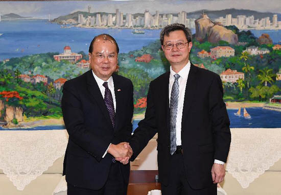 政务司司长张建宗（左）今日（十一月二十九日）率领香港特别行政区政府代表团到访厦门，并与厦门市市长庄稼汉会面。