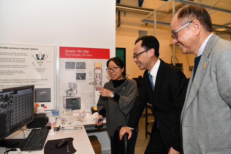 The Secretary for Constitutional and Mainland Affairs, Mr Patrick Nip, visited the Hong Kong University of Science and Technology (HKUST) this afternoon (December 28). Photo shows Mr Nip (second right) touring the nanosystem fabrication facility to learn about the facilities and development of scientific research at HKUST.