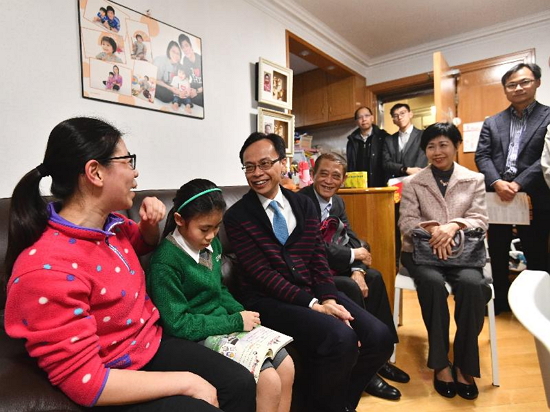 The Secretary for Constitutional and Mainland Affairs, Mr Patrick Nip, visited the Islands District today (January 31) and paid visits to two families in Tung Chung. Picture shows Mr Nip (third left) visiting one of the families and having light chats with them on their everyday life.